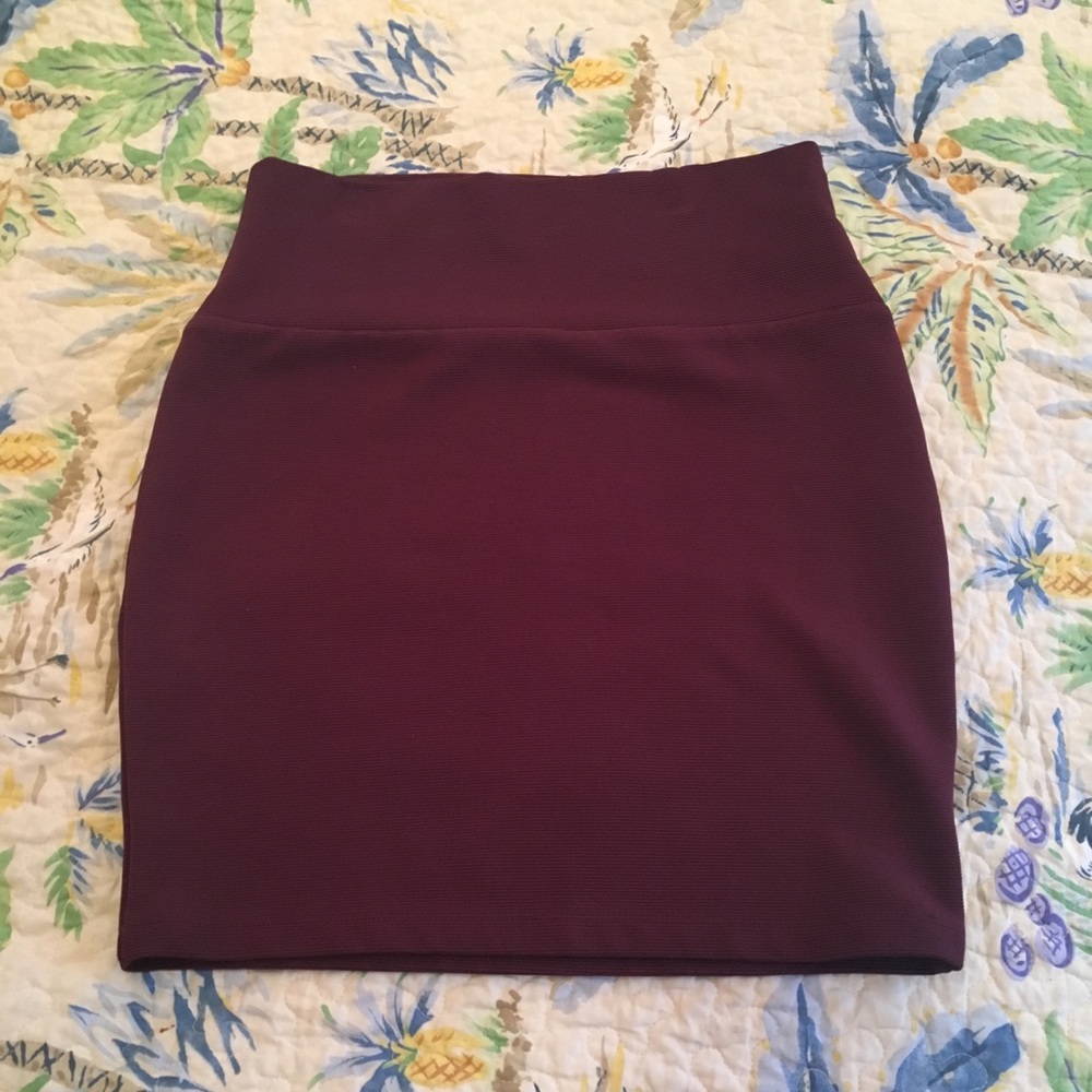Forever 21 textured maroon pencil skirt